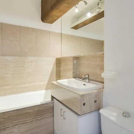 A Avec Balcon, Parking Couvert Et Proche Telecabine - Fr-1-401-24