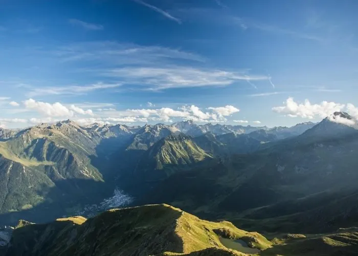 A Avec Balcon, Parking Couvert Et Proche Telecabine - Fr-1-401-24 Appartement Cauterets