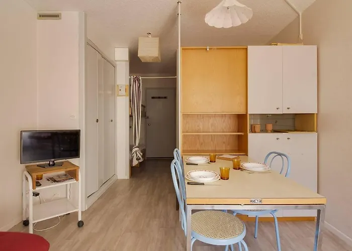 A Avec Balcon, Parking Couvert Et Proche Telecabine - Fr-1-401-24 Appartement