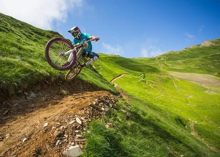 Appartement A Avec Balcon, Parking Couvert Et Proche Telecabine - Fr-1-401-24 *